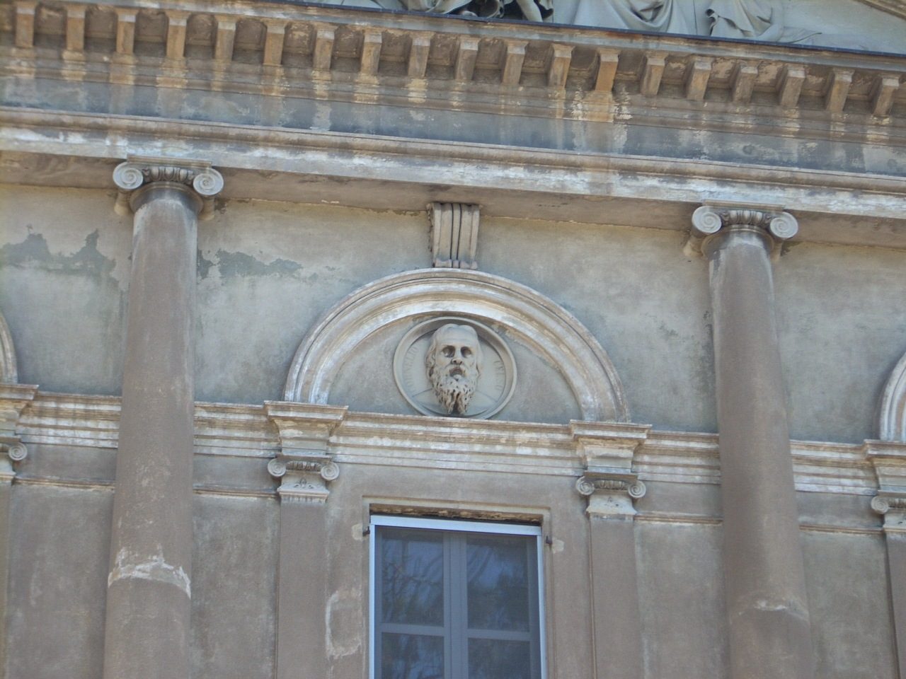 Aulus%20Cornelius%20Celsus%20bas-relief.%20Old%20Ospedale%20Maggiore%2C%20Vercelli.%20Italy%20-%2001.JPG